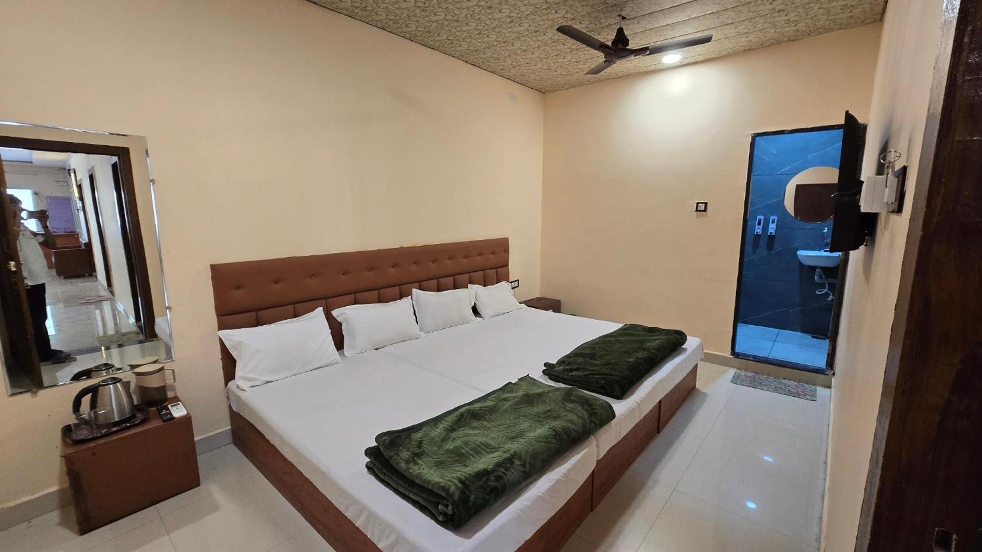 Hotel Maheshwari Green'S Ujjain Exterior foto