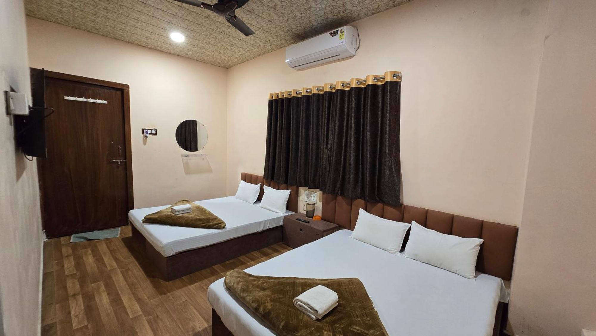 Hotel Maheshwari Green'S Ujjain Exterior foto